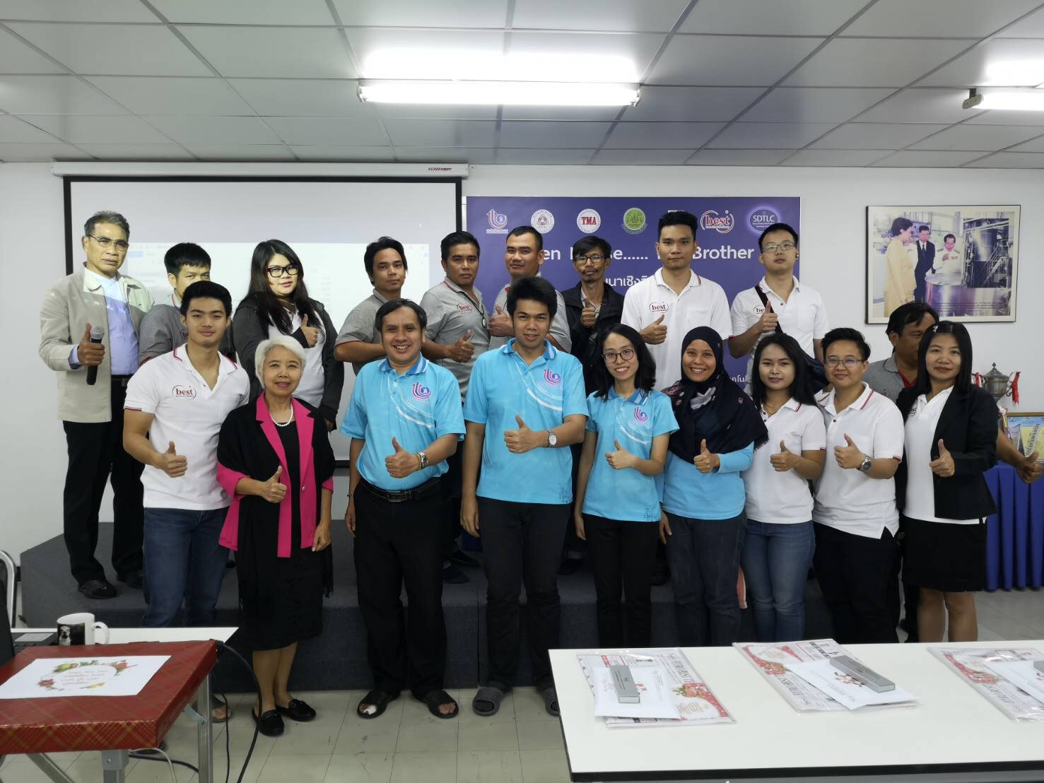 ัวันอังคารที่ 22 มกราคม 2562 คณะทำงาน Happy Workplace กท.กสอ. ได้เป็นทีมวิทยากรในการอบรมเชิงปฏิบัติการแก่ตัวแทนคณะทำงาน Happy Workplace บริษัท ยูโรเบสท์ เทคโนโลยี จำกัด