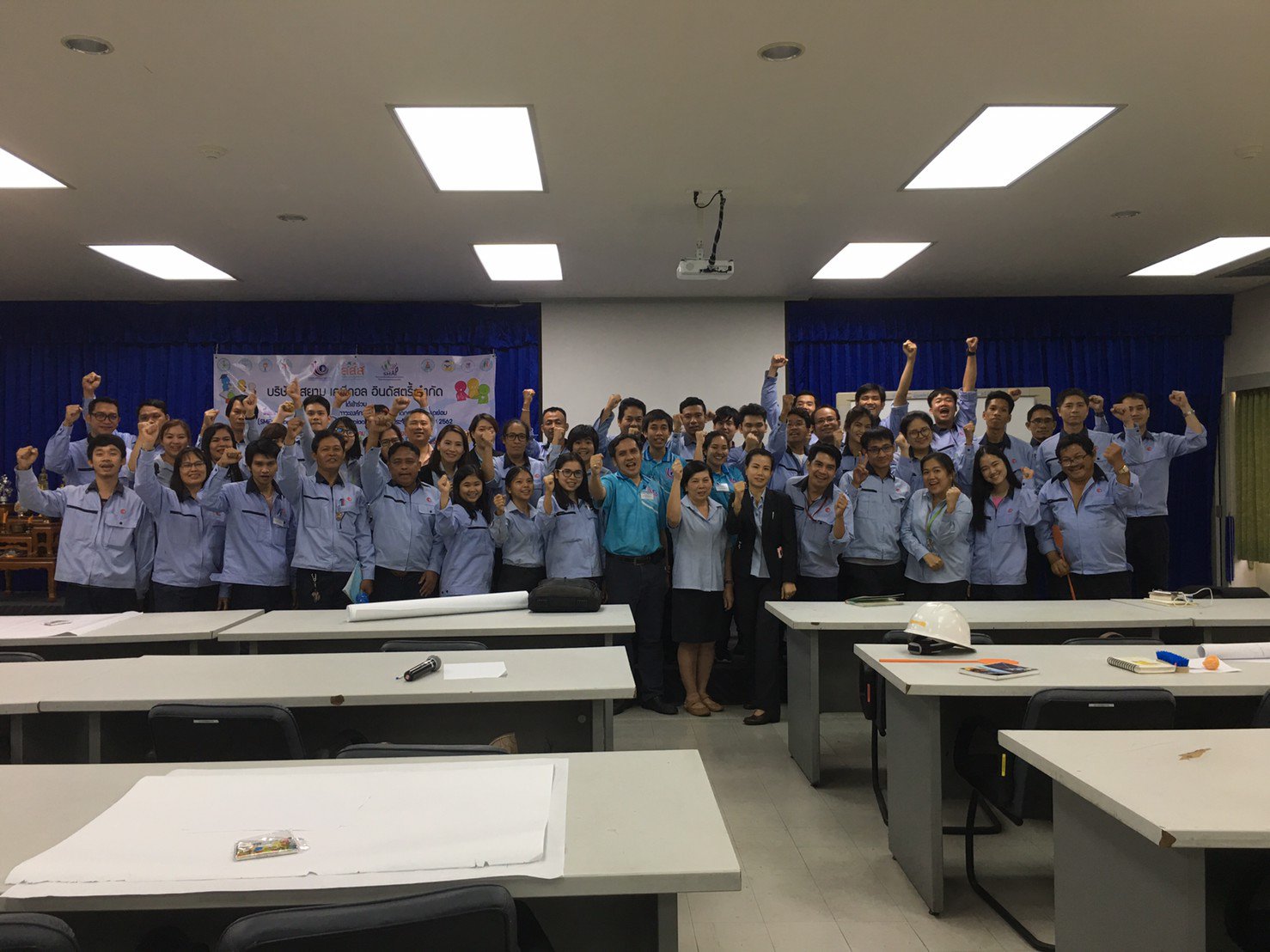 วันอังคารที่ 26 กุมภาพันธ์ 2562 นางนวลจิตต์ เรืองศรีใส ประธานคณะทำงาน Happy Workplace กท.กสอ. นำคณะทำงานฯ ซึ่งเป็นทีมวิทยากรในการอบรมเชิงปฏิบัติการให้กับ บริษัท สยามเคมิคอลอินดัสตรี้ จำกัด