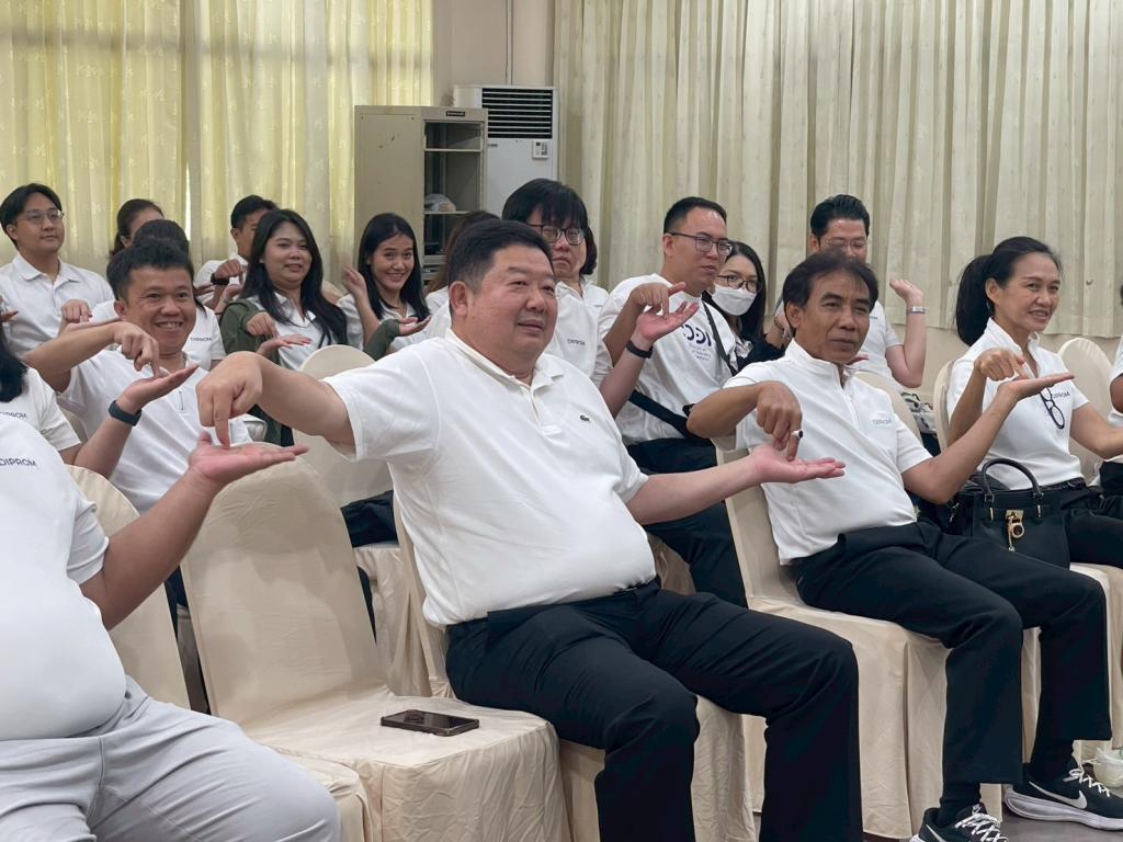 สัมมนาเชิงปฏิบัติการส่งเสริมการเรียนรู้เศรษฐกิจพอเพียง หลักสูตรตามรอยพ่อ