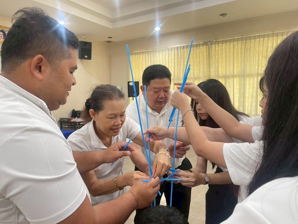 สัมมนาเชิงปฏิบัติการส่งเสริมการเรียนรู้เศรษฐกิจพอเพียง หลักสูตรตามรอยพ่อ